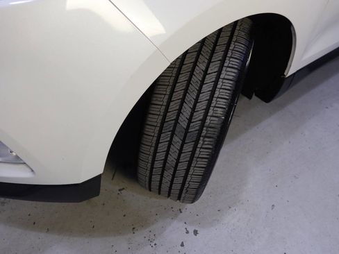 Used 2021 Ford Edge Titanium w/ Class II Trailer Tow Package image 11