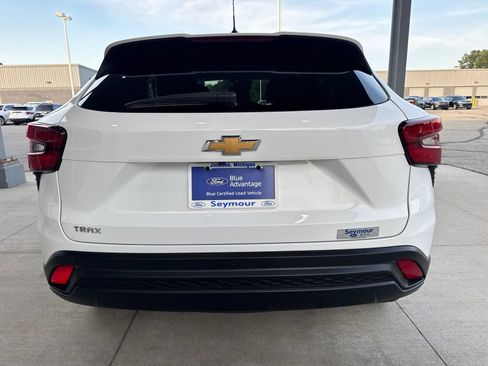 Used 2024 Chevrolet Trax LS w/ LS Convenience Package FWD image 6