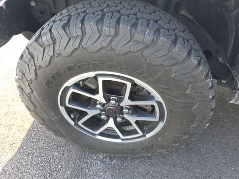 Used 2024 Jeep Wrangler Unlimited Rubicon w/ Convenience Group AWD/4WD image 4