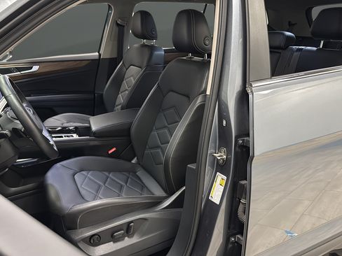 Used 2024 Volkswagen Atlas SE AWD/4WD image 9
