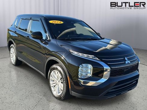 Used 2024 Mitsubishi Outlander ES image 6