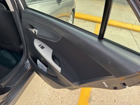 Used 2012 Toyota Corolla S image 28