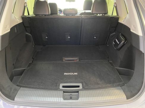Used 2025 Nissan Rogue SL w/ Tech Package FWD image 29