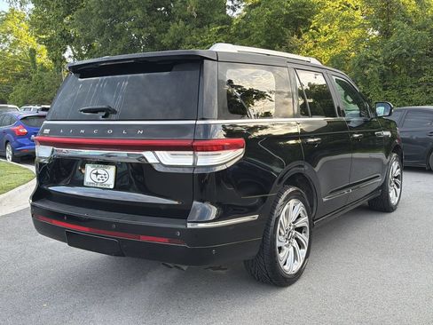 Used 2024 Lincoln Navigator Reserve AWD/4WD image 3