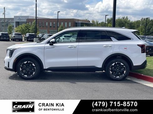 New 2025 Kia Sorento S image 4