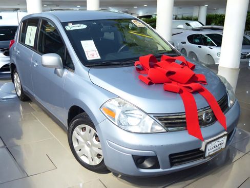 Used 2011 Nissan Versa 1.8 S w/ Plus Pkg image 3
