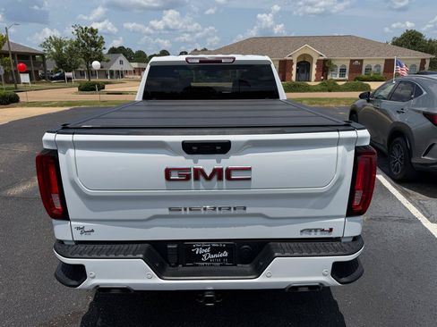 Used 2023 GMC Sierra 1500 AT4 AWD/4WD image 8