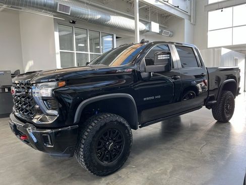 Used 2025 Chevrolet Silverado 2500 ZR2 w/ Technology Package image 1