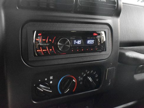 Used 2006 Jeep Wrangler Rubicon AWD/4WD image 9