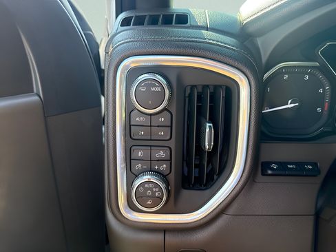 Used 2022 GMC Sierra 2500 Denali w/ Denali Ultimate Package AWD/4WD image 17