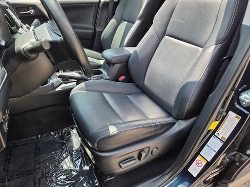 Used 2018 Toyota RAV4 Limited AWD/4WD image 9