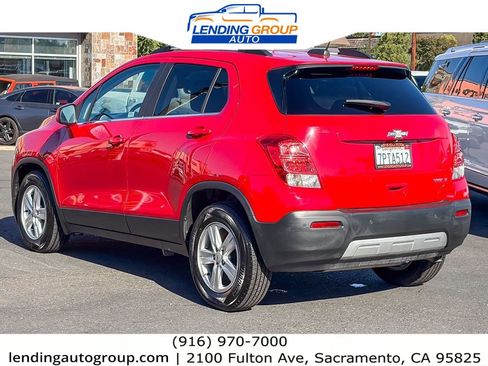 Used 2016 Chevrolet Trax LT w/ LT Convenience Package FWD image 2