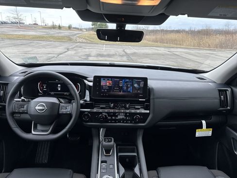 New 2026 Nissan Pathfinder SL image 12