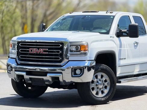 Used 2015 GMC Sierra 2500 SLT w/ Suspension Package, Off-Road AWD/4WD image 2