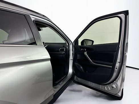 Used 2018 Mitsubishi Eclipse Cross SE image 32