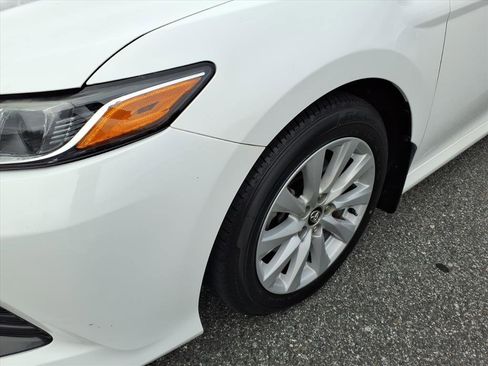 Used 2020 Toyota Camry LE FWD image 9