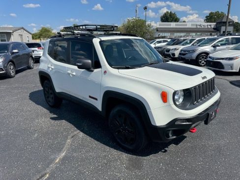Used 2018 Jeep Renegade Trailhawk AWD/4WD image 5