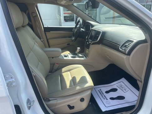 Used 2016 Jeep Grand Cherokee Limited AWD/4WD image 9