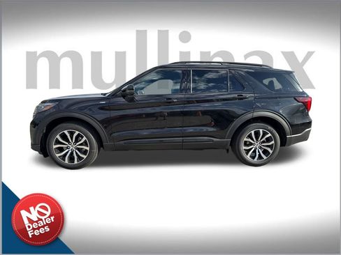 New 2026 Ford Explorer ST-Line image 2