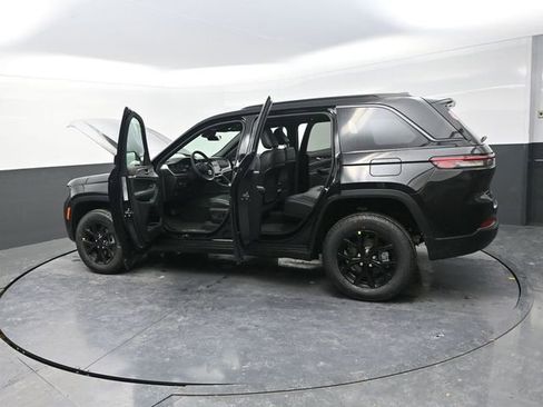 New 2026 Jeep Grand Cherokee Altitude image 34