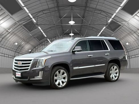 Used 2017 Cadillac Escalade Luxury AWD/4WD image 3