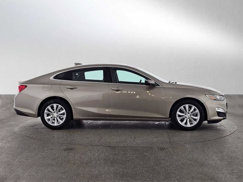 Used 2023 Chevrolet Malibu LT image 2