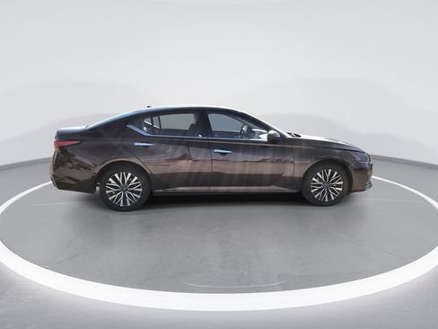 Certified 2024 Nissan Altima 2.5 SV FWD image 9