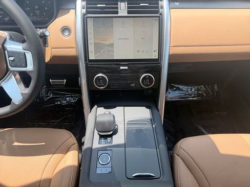 New 2026 Land Rover Discovery Limited Edition AWD/4WD image 15