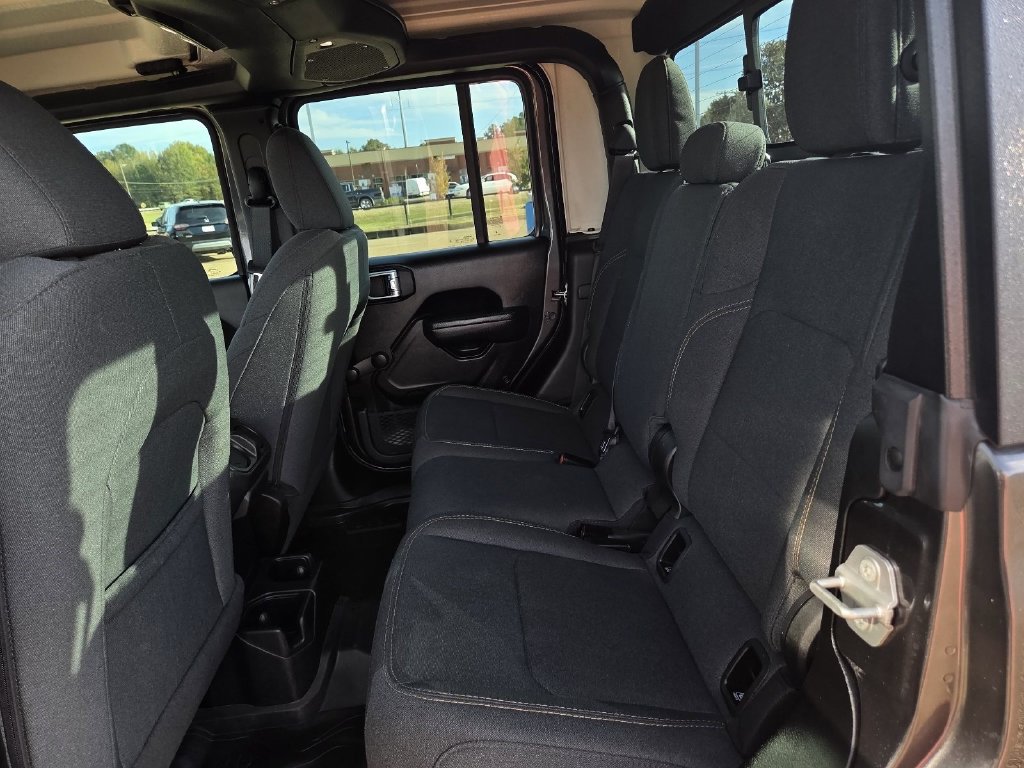 Used 2024 Jeep Gladiator Sport AWD/4WD image 18