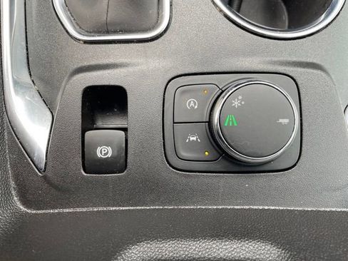 Used 2023 Chevrolet Traverse LT FWD image 27
