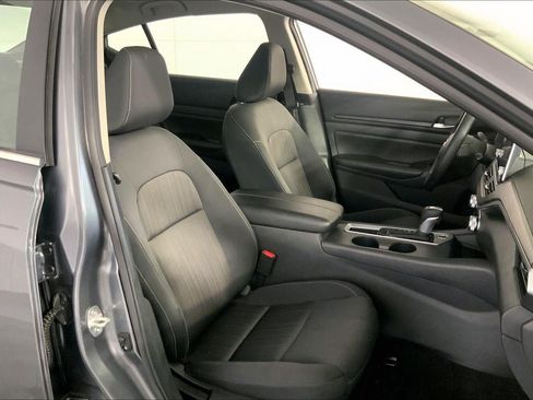 Used 2025 Nissan Altima 2.5 SV FWD image 7