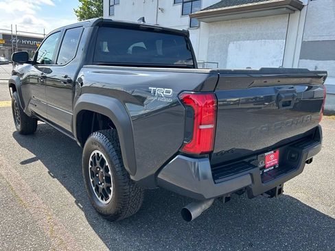 Certified 2025 Toyota Tacoma TRD Off-Road AWD/4WD image 7