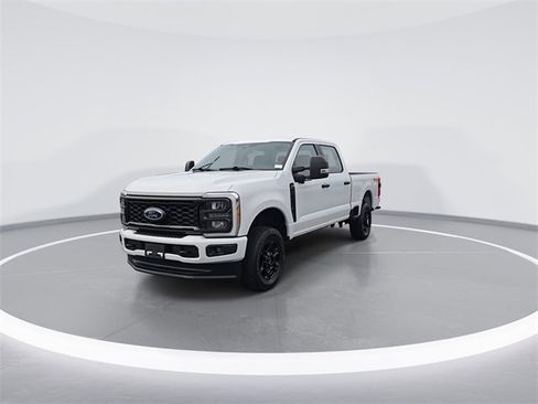 Used 2023 Ford F250 XL w/ STX Appearance Package image 3