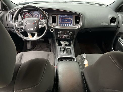 Used 2017 Dodge Charger SXT AWD/4WD image 4