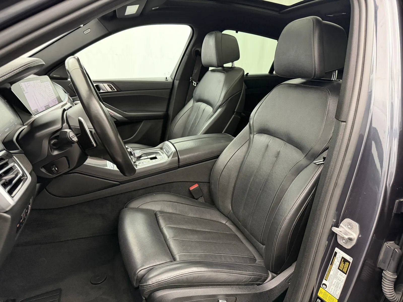 Used 2021 BMW X6 M50i w/ Executive Package AWD/4WD image 11