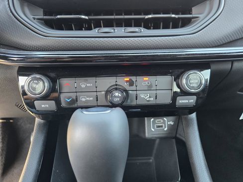 Used 2026 Jeep Compass Latitude image 13