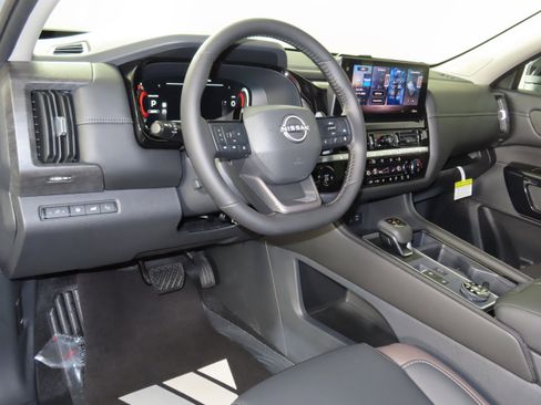 New 2026 Nissan Pathfinder Platinum image 19