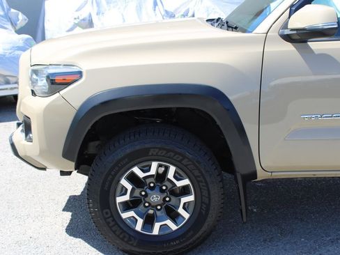 Used 2018 Toyota Tacoma TRD Off-Road RWD image 7