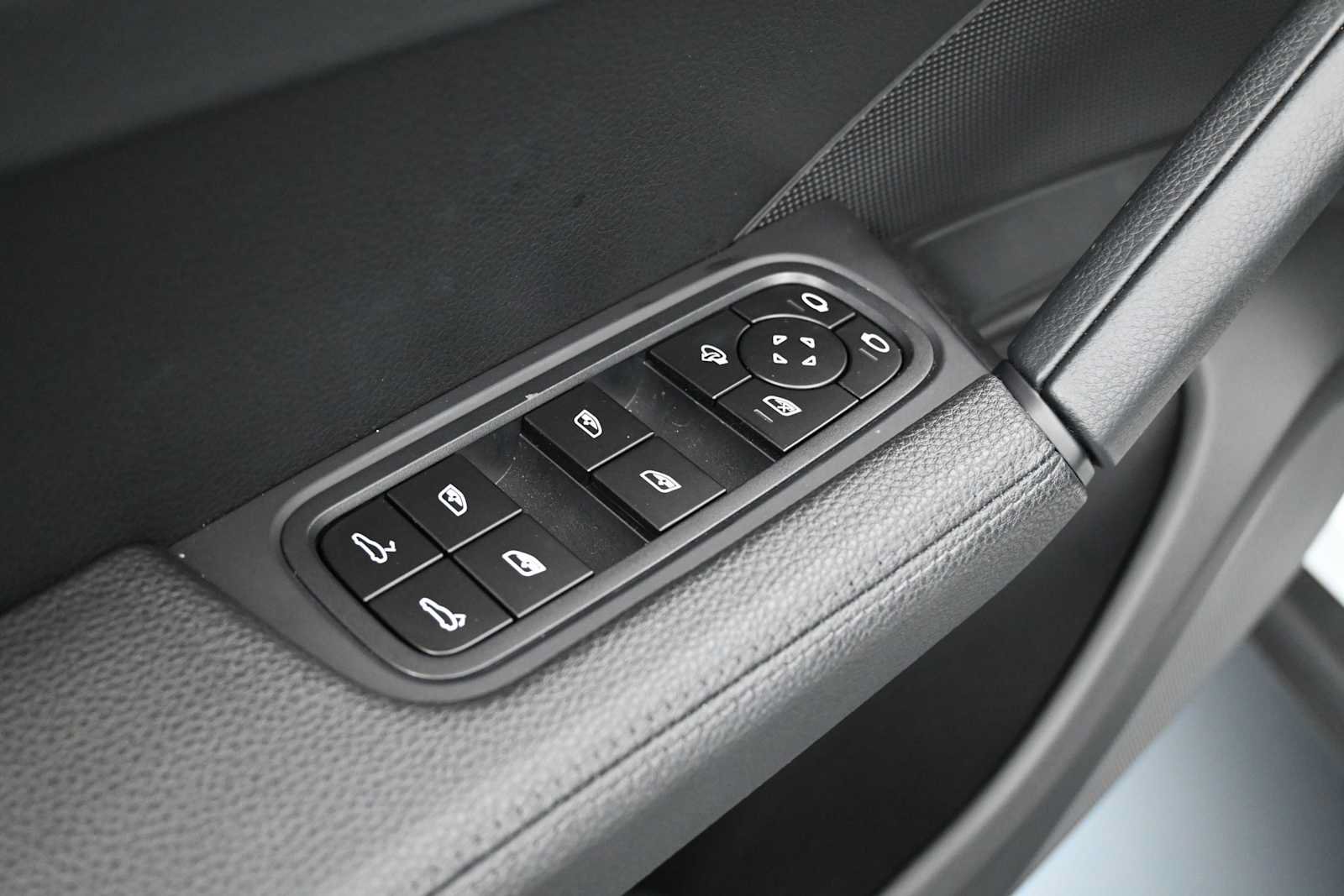 Certified 2024 Porsche Cayenne AWD/4WD image 8