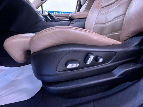 Used 2017 Cadillac XT5 Platinum w/ Driver Assist Package AWD/4WD image 13