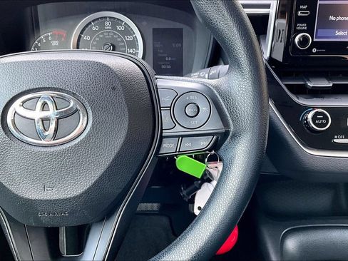 Used 2021 Toyota Corolla LE FWD image 28