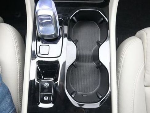 New 2026 Volvo XC40 B5 Ultra w/ Climate Package image 10