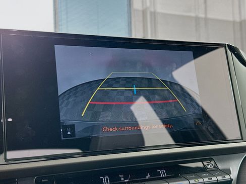 Used 2025 Toyota Camry SE image 23