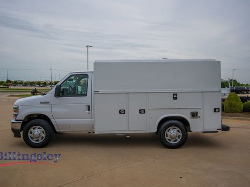 Used 2024 Ford E-350 and Econoline 350 Super Duty w/ Power Windows & Locks Group RWD image 4