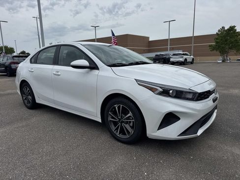 Used 2024 Kia Forte LXS FWD image 3