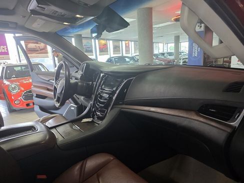 Used 2019 Cadillac Escalade Premium Luxury AWD/4WD image 26