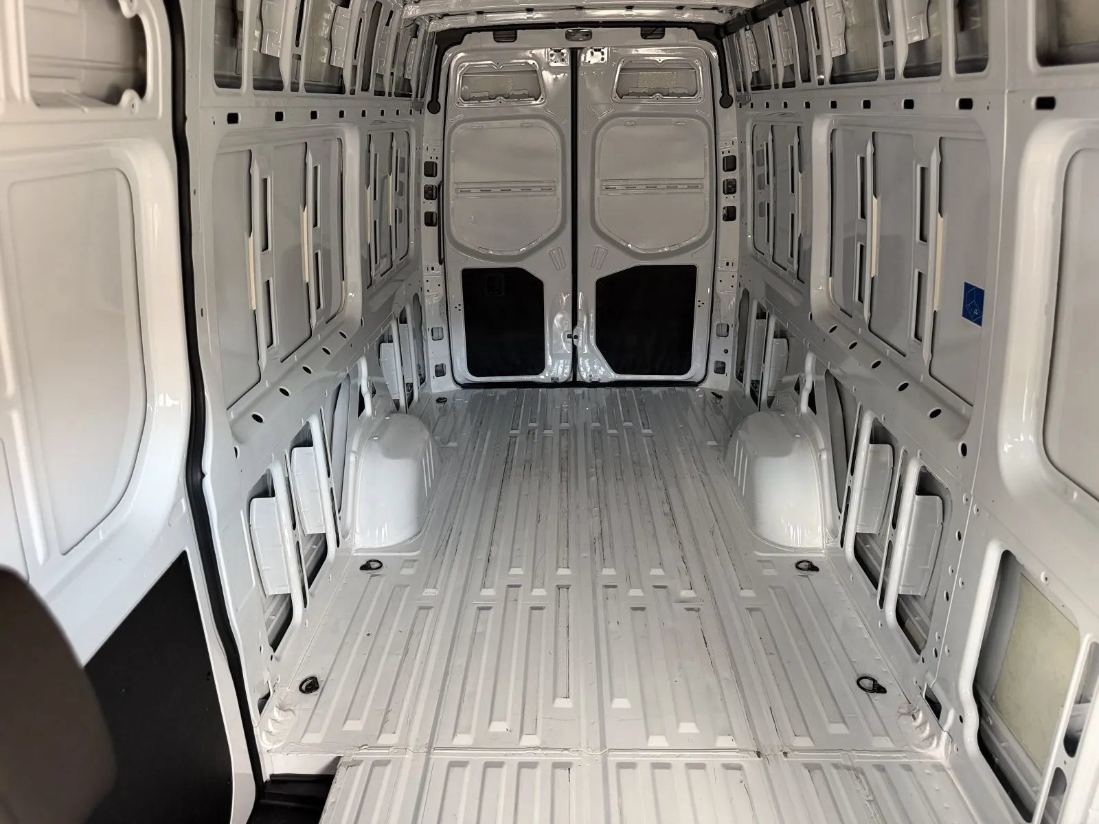 Used 2025 Mercedes-Benz Sprinter 2500 image 28