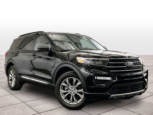 Used 2022 Ford Explorer XLT w/ Equipment Group 202A AWD/4WD image 2