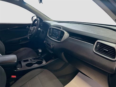 Used 2020 Kia Sorento S image 29