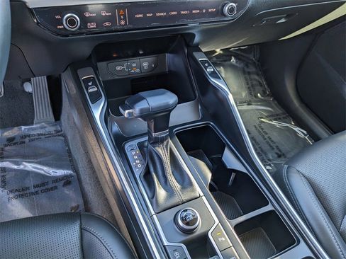 Certified 2025 Kia Sorento EX w/ Panoramic Sunroof Package image 28